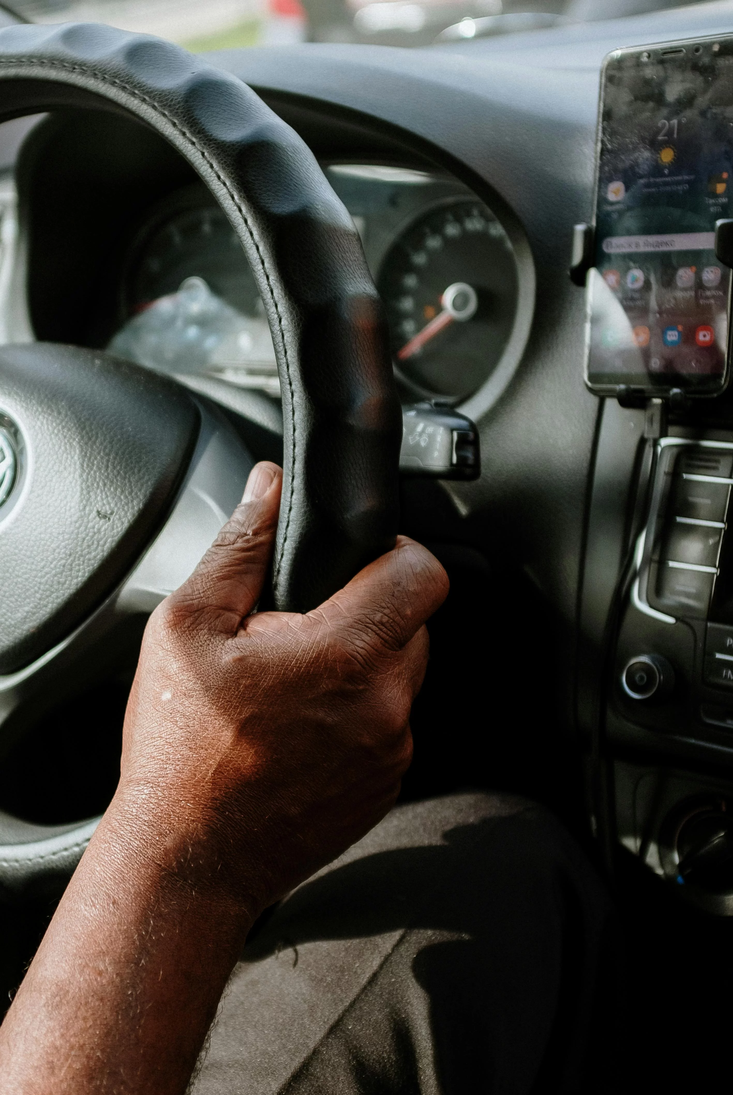 Advantages and Features of Renting a Car