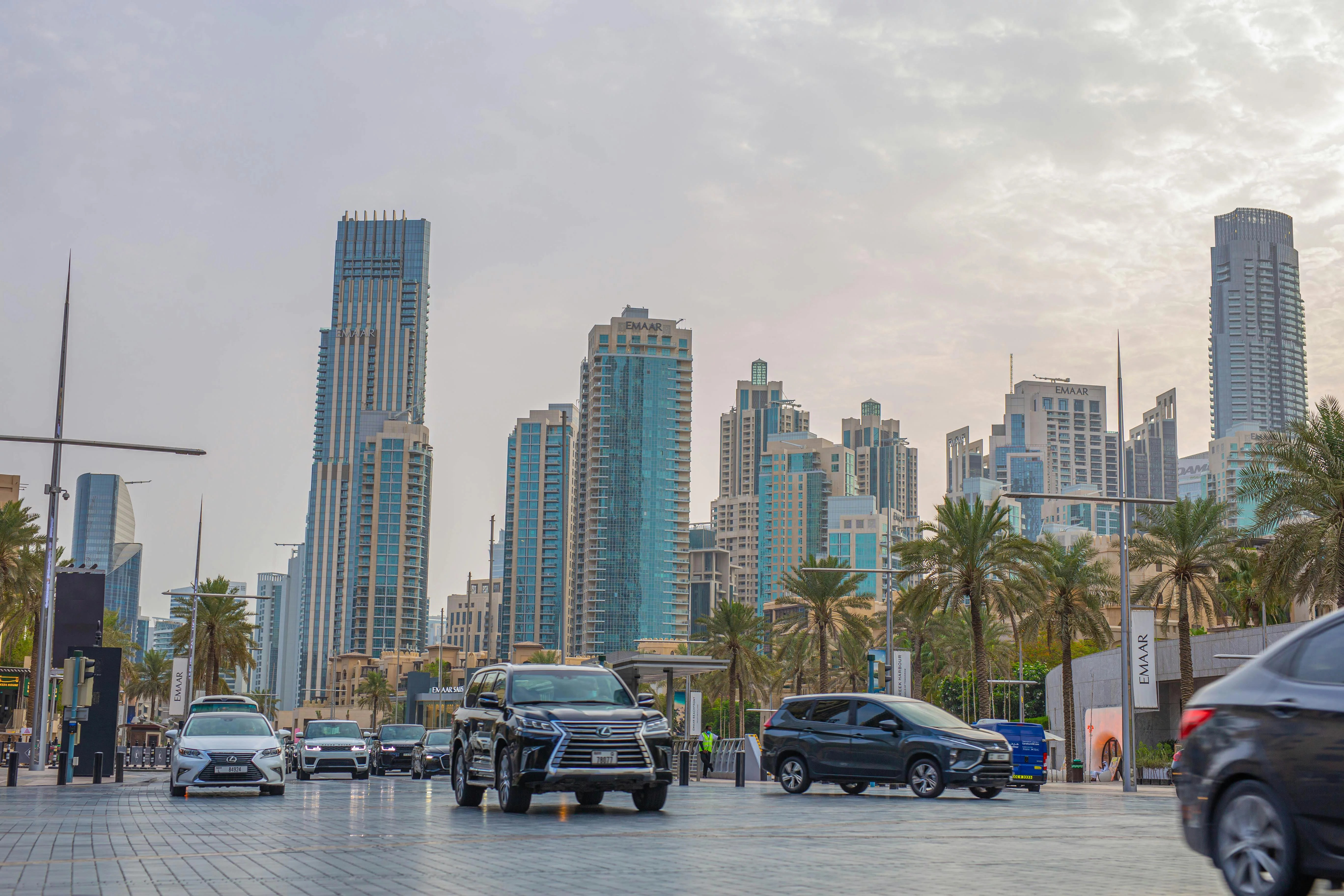 Choosing Between a Rental Car and a Taxi – What’s Right for You?