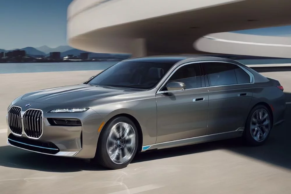 BMW i7