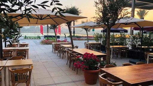 Mama'esh The Meadows Village ممائيش ميدوز