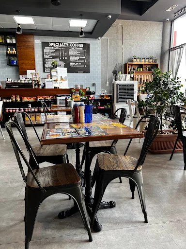 Maxzi The Good Food Shop