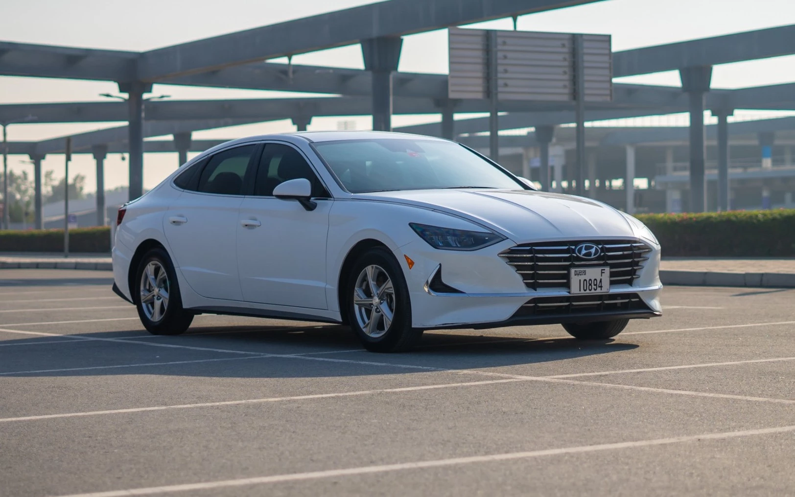 Hyundai Sonata (Белый)