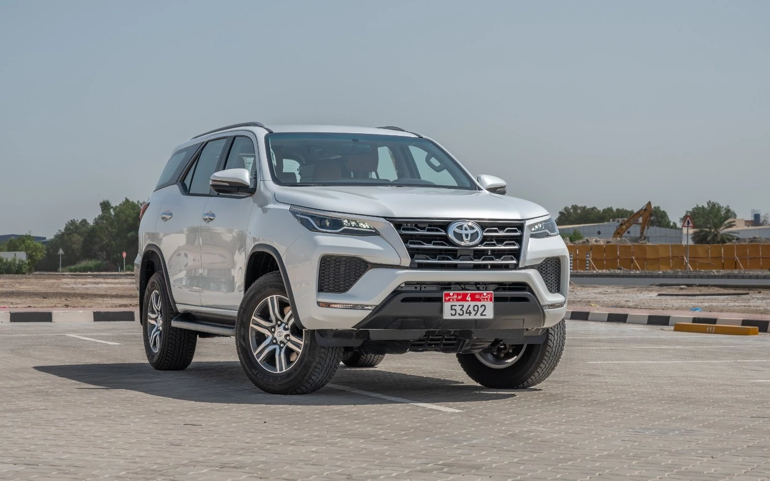 Toyota Fortuner (Белый)