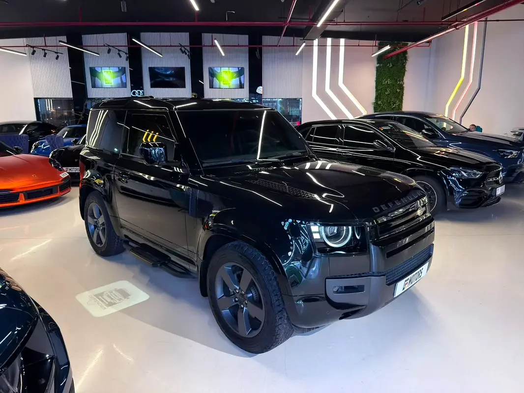 Land Rover Defender (Black)