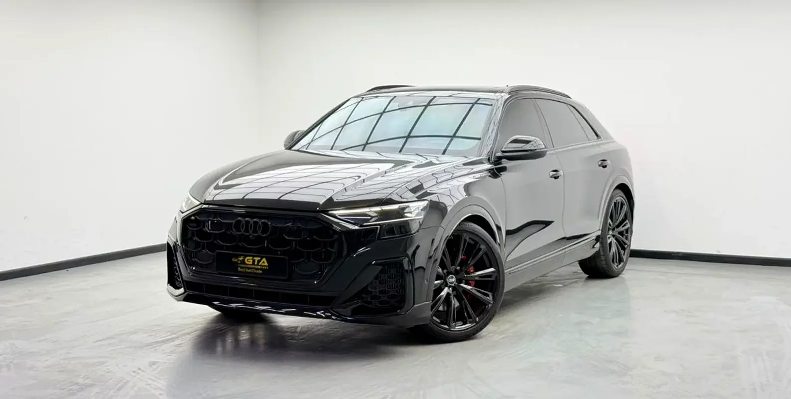 Audi SQ8 (Siyah)