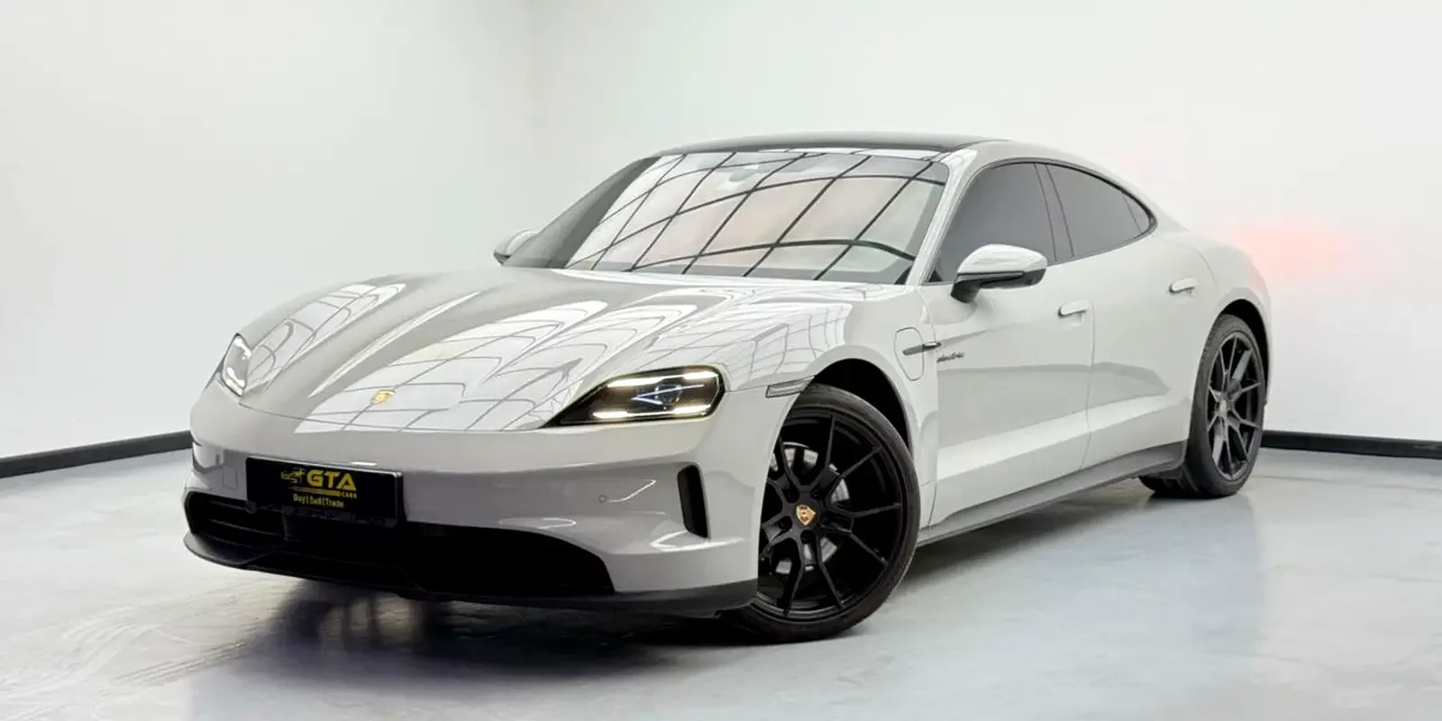 Porsche Taycan (Gri)