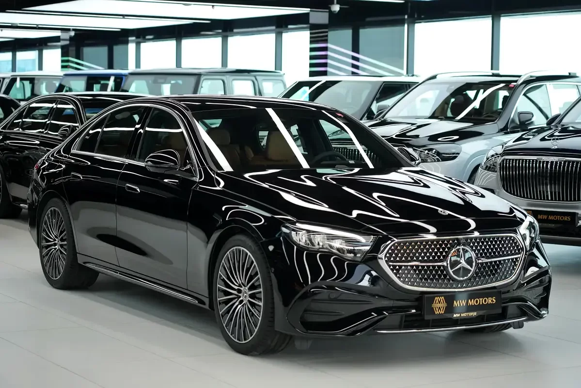 Mercedes E-Klasse (Schwarz)