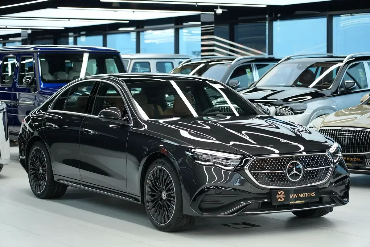 Mercedes E-Klasse (Grau)