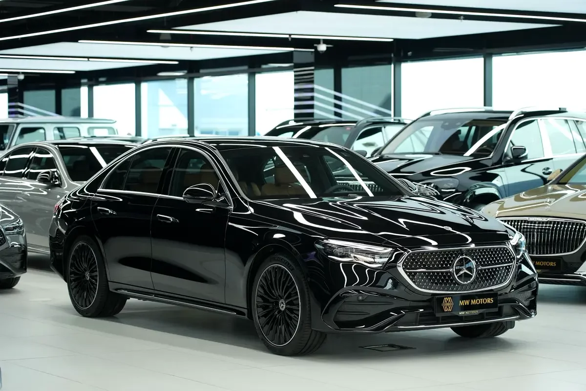 Mercedes E-Klasse (Schwarz)