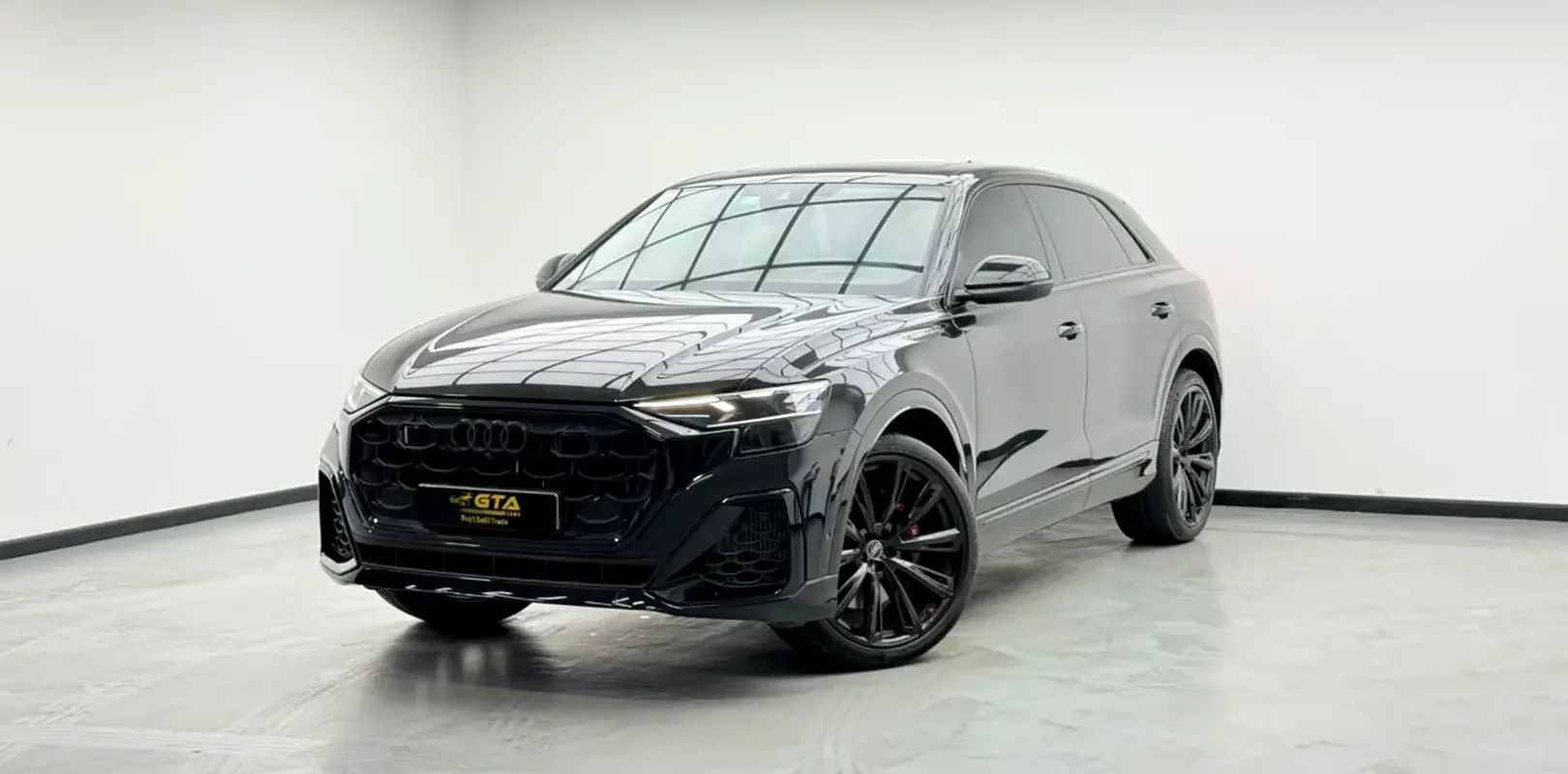 Audi SQ8 (Siyah)