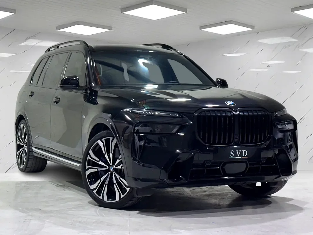 BMW X7 (Black)