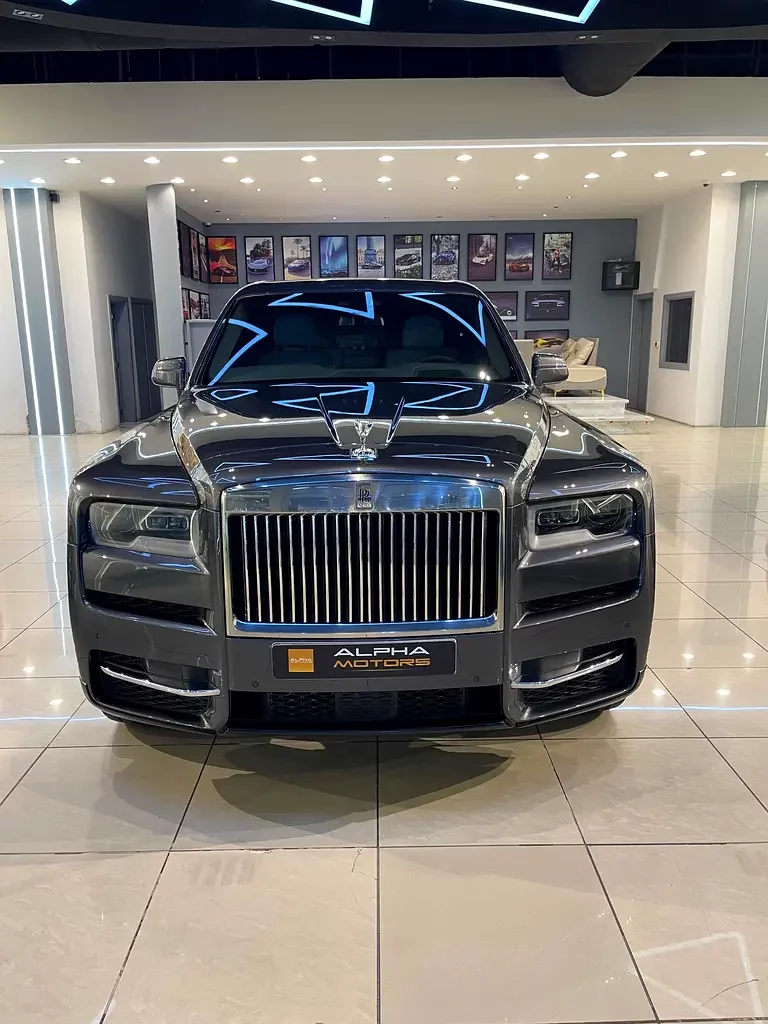 Аренда Rolls-Royce Cullinan Silver Badge в Дубай