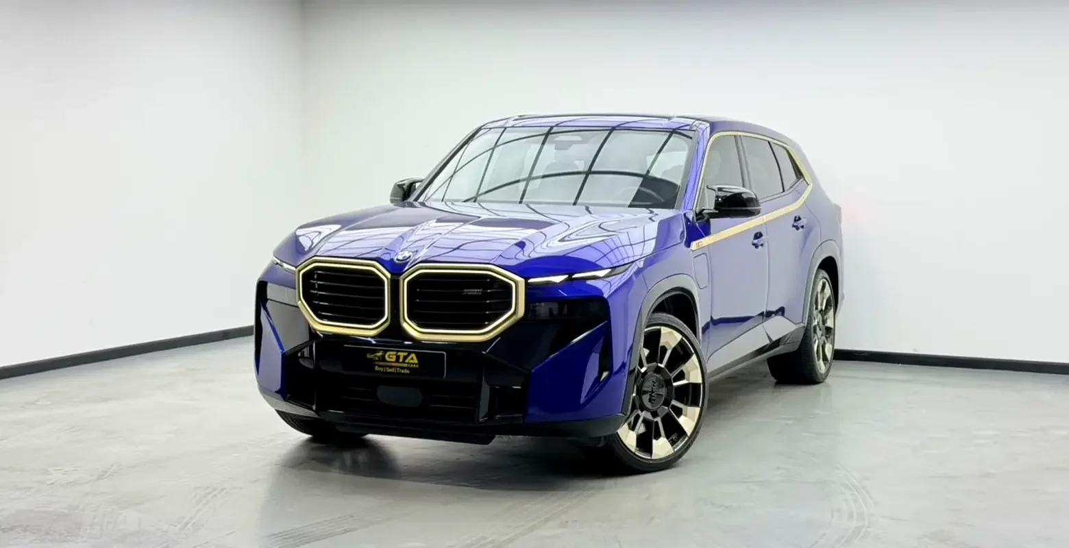 BMW XM (Mavi)