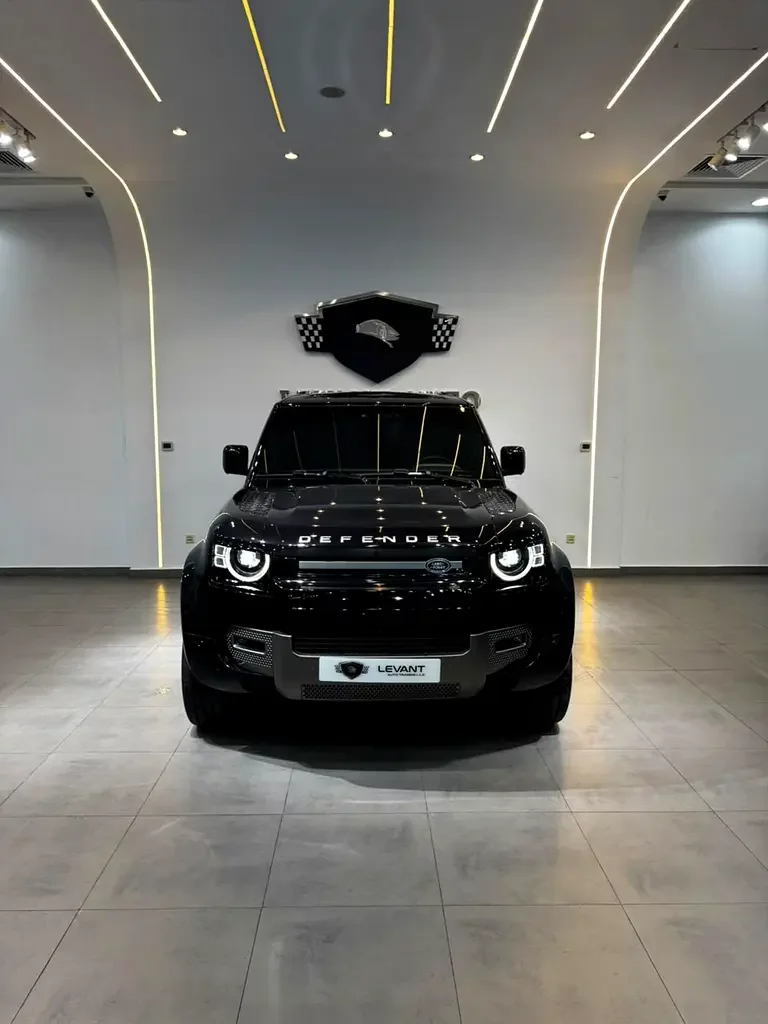 Land Rover Defender (Siyah)