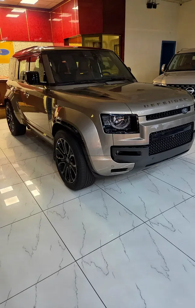 Land Rover Defender (Altın)