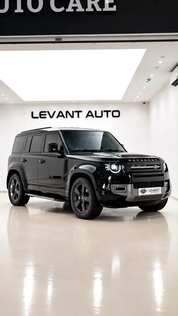Land Rover Defender (Black)