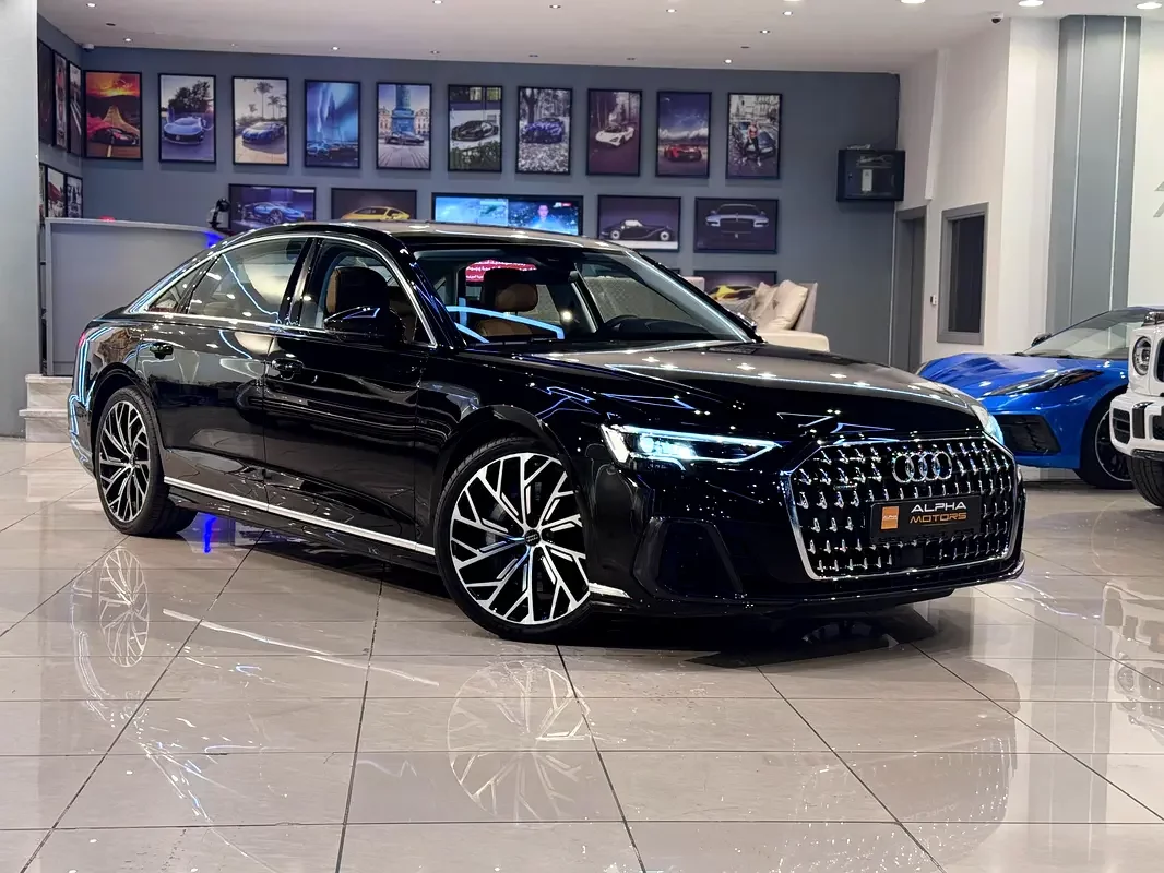Audi A8 (Black)