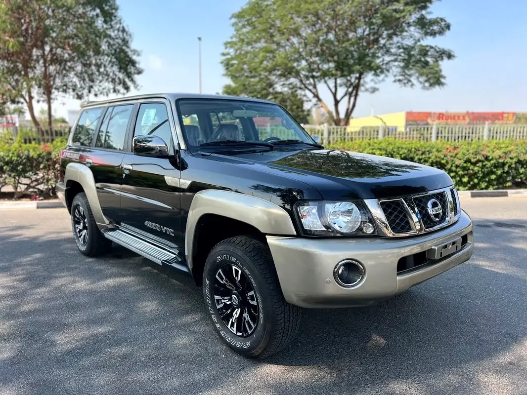 Nissan Patrol (Black)