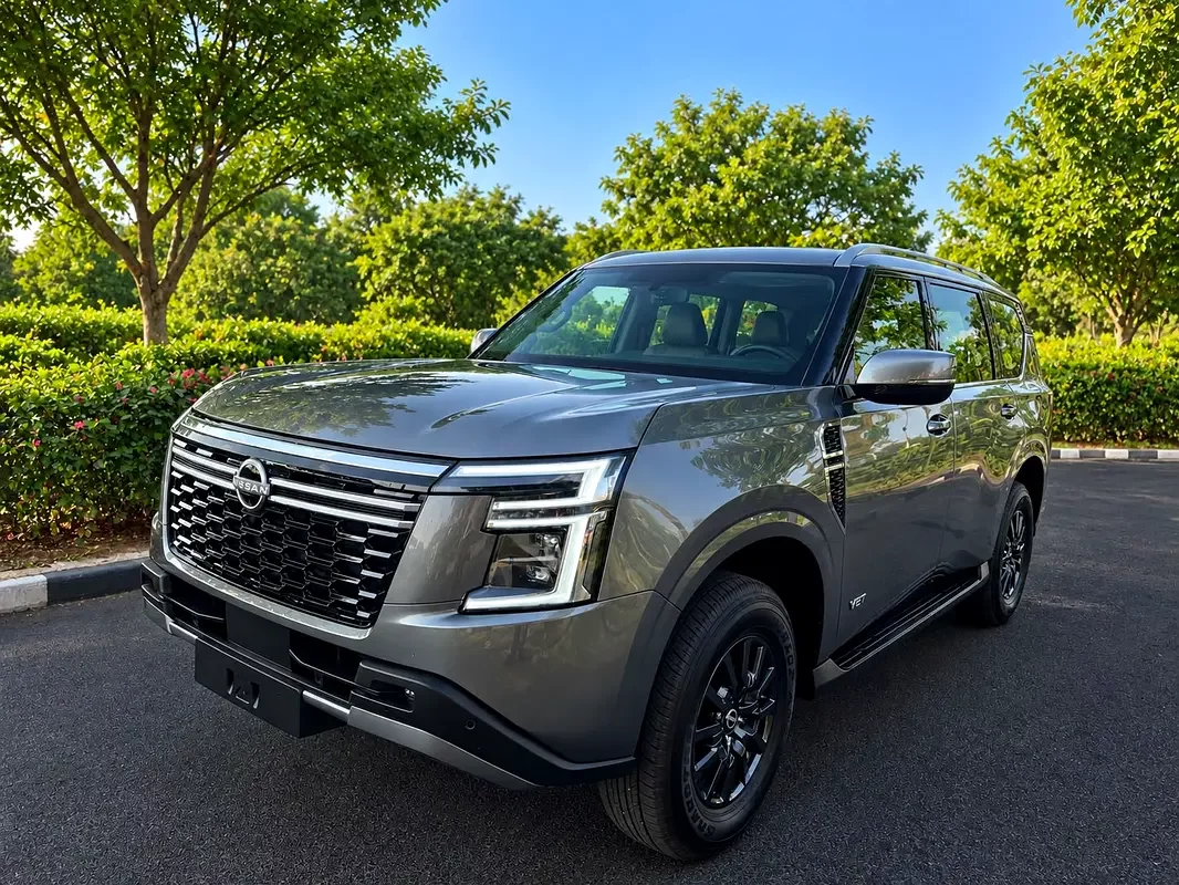Nissan Patrol (Gri)