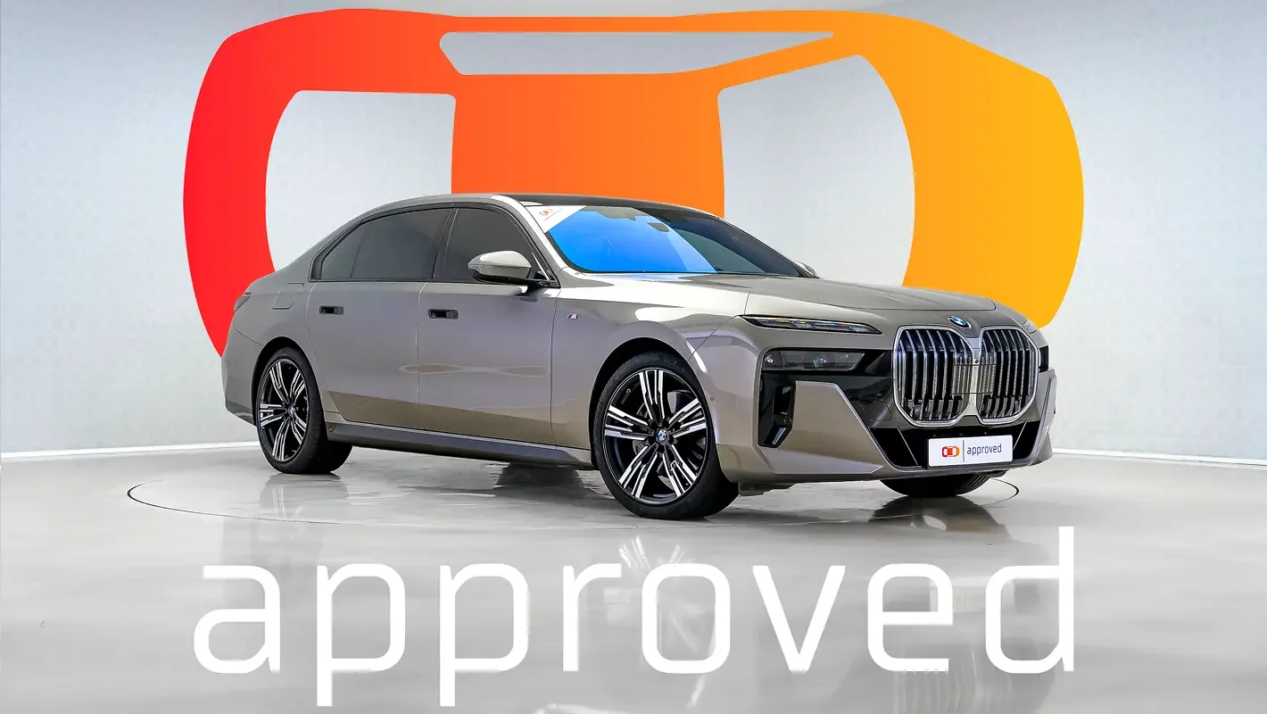 BMW 7 Series (Gold)