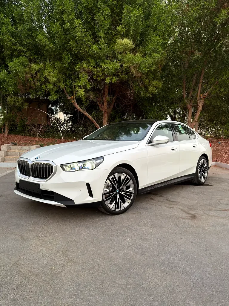BMW 5 Series (White)