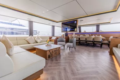 Sky Walker Aquila 60 Fuß (19m) Katamaran in Dubai Harbour  zur Miete in Dubai 23