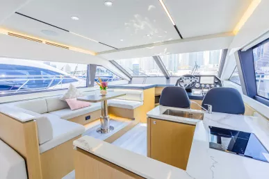 Sky Walker Fin 52 piede (16m) Barca a motore a Dubai Harbour in affitto a Dubai 5