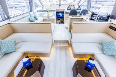 Sky Walker Lee 52 ft (16m) Power boat in Jewel of the Creek for rent in Dubai 2