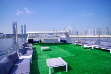 Bella Vitta 100 Fuß (31m) Hausboot in Dubai Harbour  zur Miete in Dubai 6