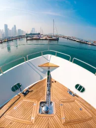Sky Walker Kona 110 ft (34m) Bateau à moteur à Dubai Harbour à louer à Dubaï 1
