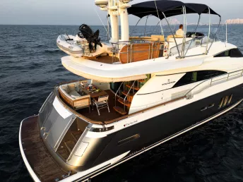 在迪拜 租 Fairline Squadron VAL 68 英尺 (21m) 动力船 在迪拜港 3