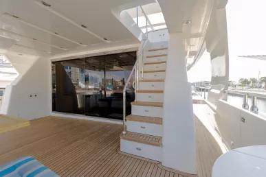 Sky Walker Caliente 96 ft (30m) Power boat in Dubai Harbour for rent in Dubai 2