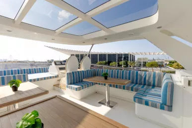 Sky Walker Caliente 96 ft (30m) Power boat in Dubai Harbour for rent in Dubai 5