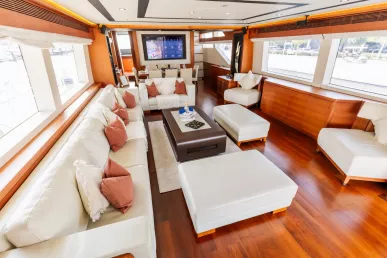 Sky Walker Caliente 96 ft (30m) Power boat in Dubai Harbour for rent in Dubai 13