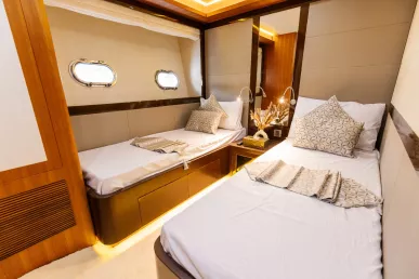 Sky Walker Caliente 96 ft (30m) Power boat in Dubai Harbour for rent in Dubai 20