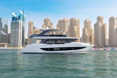 Sky Walker Axie X63 Sport 63 piede (20m) Barca a motore a Dubai Harbour in affitto a Dubai