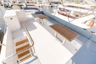 Sky Walker Fly X53 Sport 53 piede (17m) Barca a motore a Dubai Harbour in affitto a Dubai 4