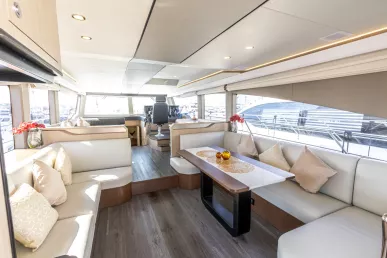 Sky Walker Fly X53 Sport 53 piede (17m) Barca a motore a Dubai Harbour in affitto a Dubai 7