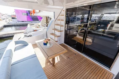 Sky Walker Fly X53 Sport 53 piede (17m) Barca a motore a Dubai Harbour in affitto a Dubai 2