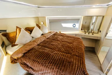 Sky Walker Fly X53 Sport 53 piede (17m) Barca a motore a Dubai Harbour in affitto a Dubai 11