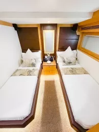 Sky Walker Astra 76 pie (24m) Barco de motor en Dubai Harbour para alquiler en Dubái 13