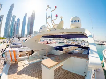 Sky Walker Astra 76 pie (24m) Barco de motor en Dubai Harbour para alquiler en Dubái 6