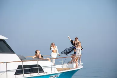 Dubai'de kiralık Vogue Hatteras 64 ft (20m) Motorlu tekne - Dubai Harbour 2