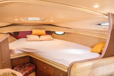 Motorboot Regal 33 ft (11m) in Dubai Harbour te huur in Dubai 9