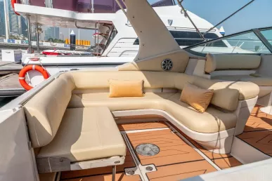 Motorboot Regal 33 ft (11m) in Dubai Harbour te huur in Dubai 4