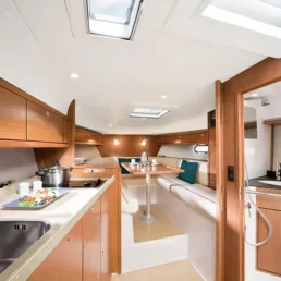Motorboot Nora 33 ft (11m) in Dubai Harbour te huur in Dubai 9
