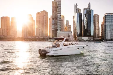 Motorboot Nora 33 ft (11m) in Dubai Harbour te huur in Dubai