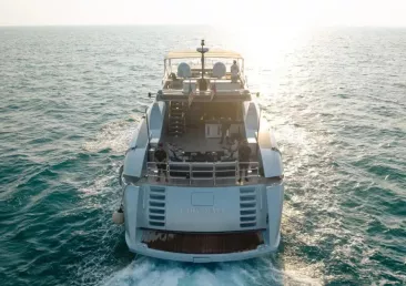 Lady Maya 105 piede (33m) Barca a motore a Dubai Harbour in affitto a Dubai