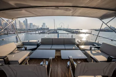 Lady Maya 105 piede (33m) Barca a motore a Dubai Harbour in affitto a Dubai 7