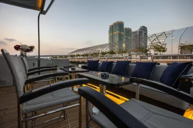 Lady Maya 105 piede (33m) Barca a motore a Dubai Harbour in affitto a Dubai 11